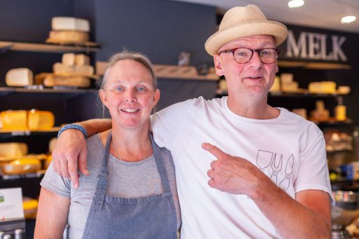 Mathilde en Ed van Kaaskamer Hooi en Klomp in de straatpraat van de gijsbrecht