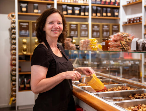 Ellen van C'est Bon Hilversum tussen de noten